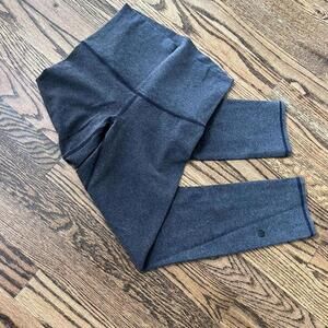 Grey high-waisted 3/4 Lululemon sports gym stretchy leggings
